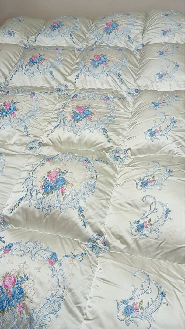 tak-tgo　丸八真綿　ソワリー　ダウン90%　羽毛1.5キロ　シミあり