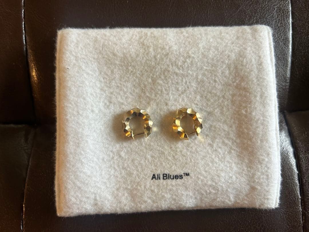 all blues ピアス