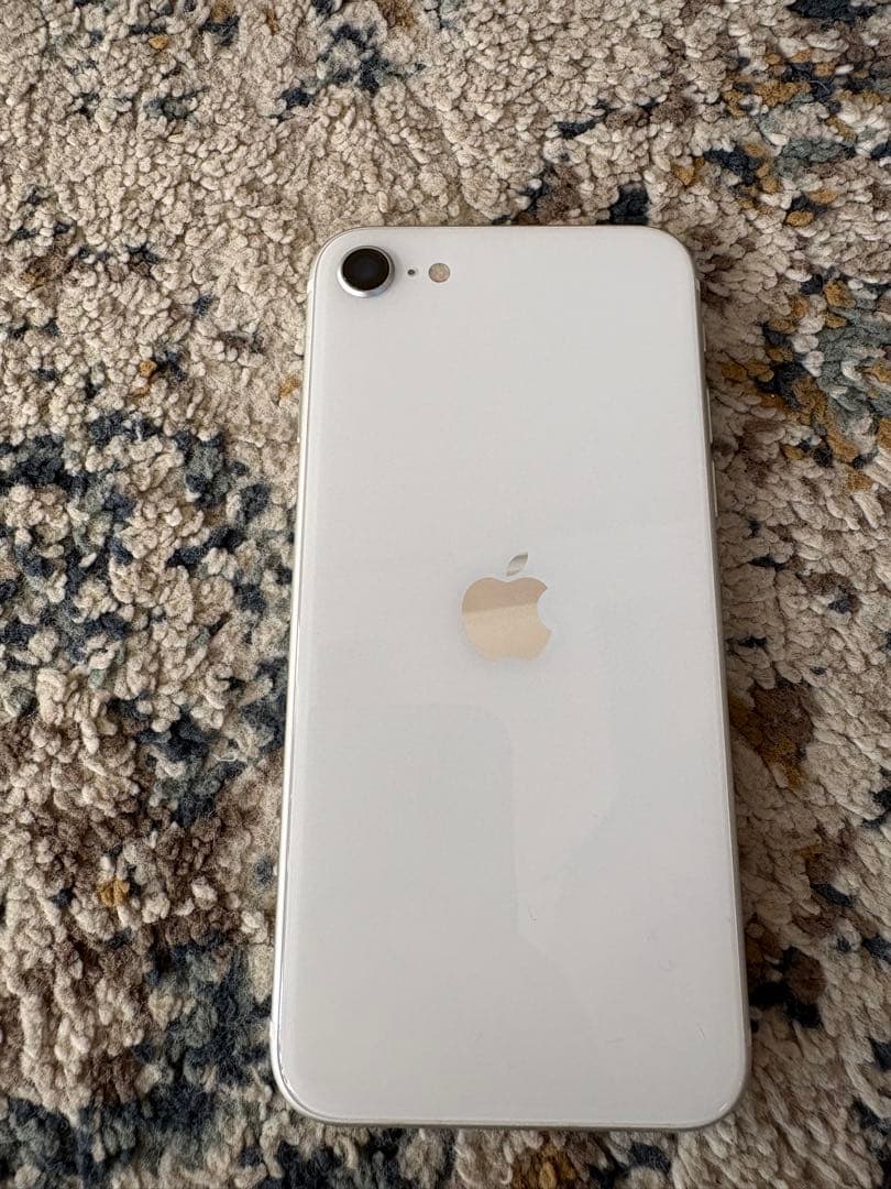 Apple iPhone SE（第2世代）ホワイト 本体