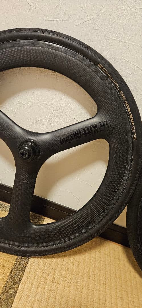 Kitt design 451 Carbon ホイールフロントリア