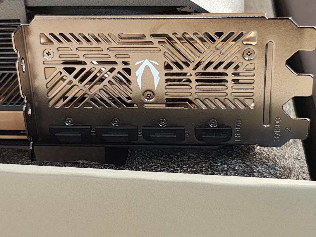 ほぼ新品 geforce RTX 5080 ZOTAC SOLID OC 16G