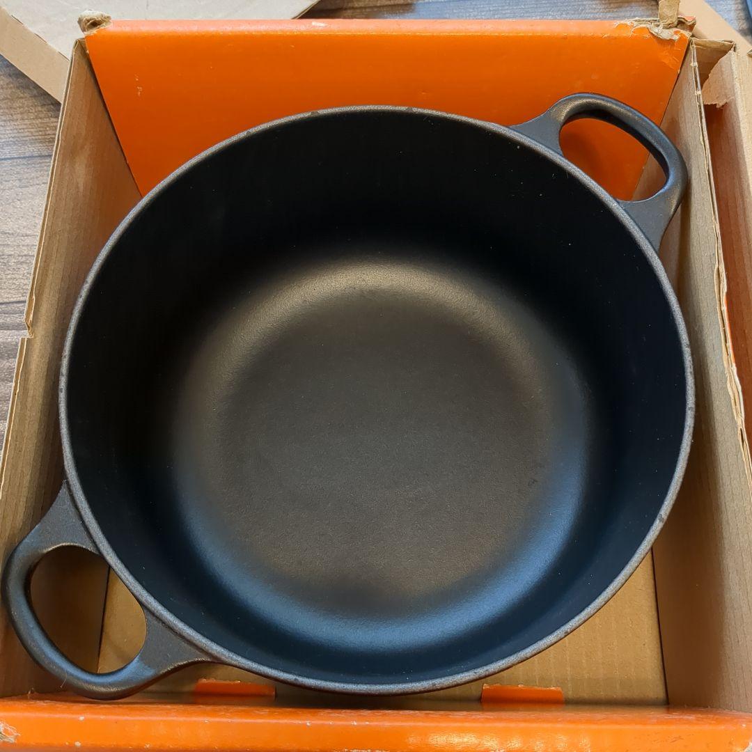 値下げ　フランス製　 ル・クルーゼ 20cm 黒 ブラックマット シルバーツマミ