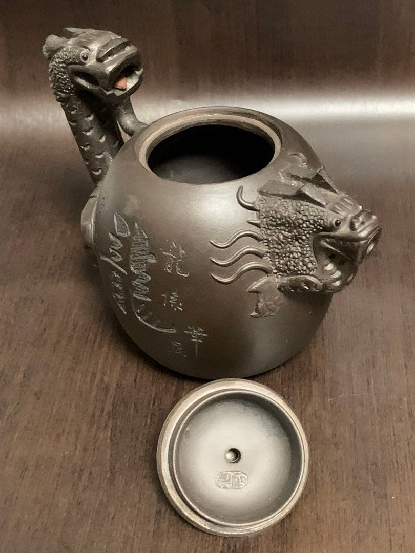 《希少アンティーク品》《送料無料》⭐︎ 龍の急須　レリーフ彫刻　陶器♪⭐︎