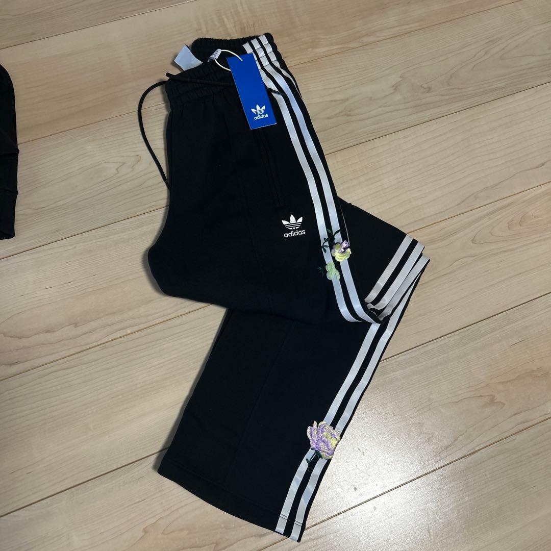 adidas 黒 フラワー刺繍 L セットアップ　新品