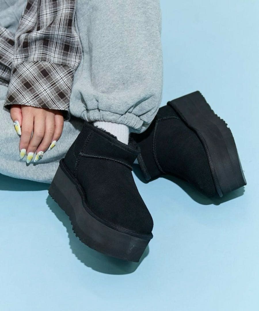 UGG クラシックウルトラミニプラットフォーム 黒 24cm