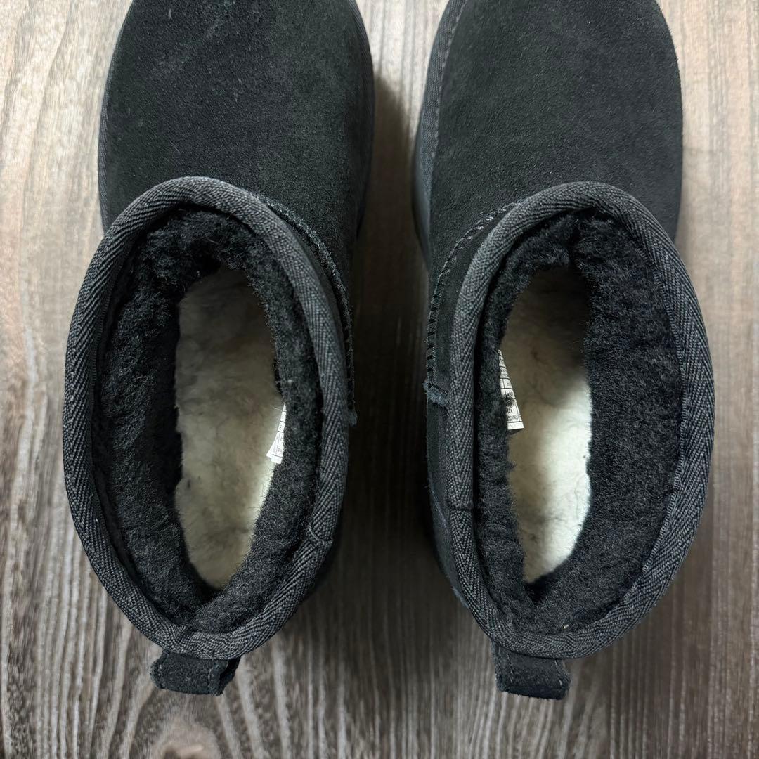 UGG クラシックウルトラミニプラットフォーム 黒 24cm