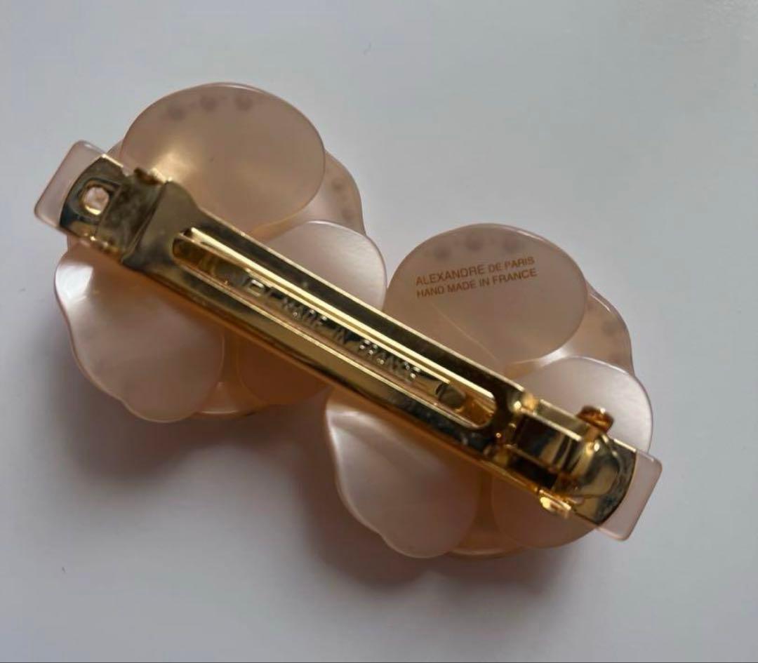 Alexandre De Paris 双子カメリア バレッタ ベージュ