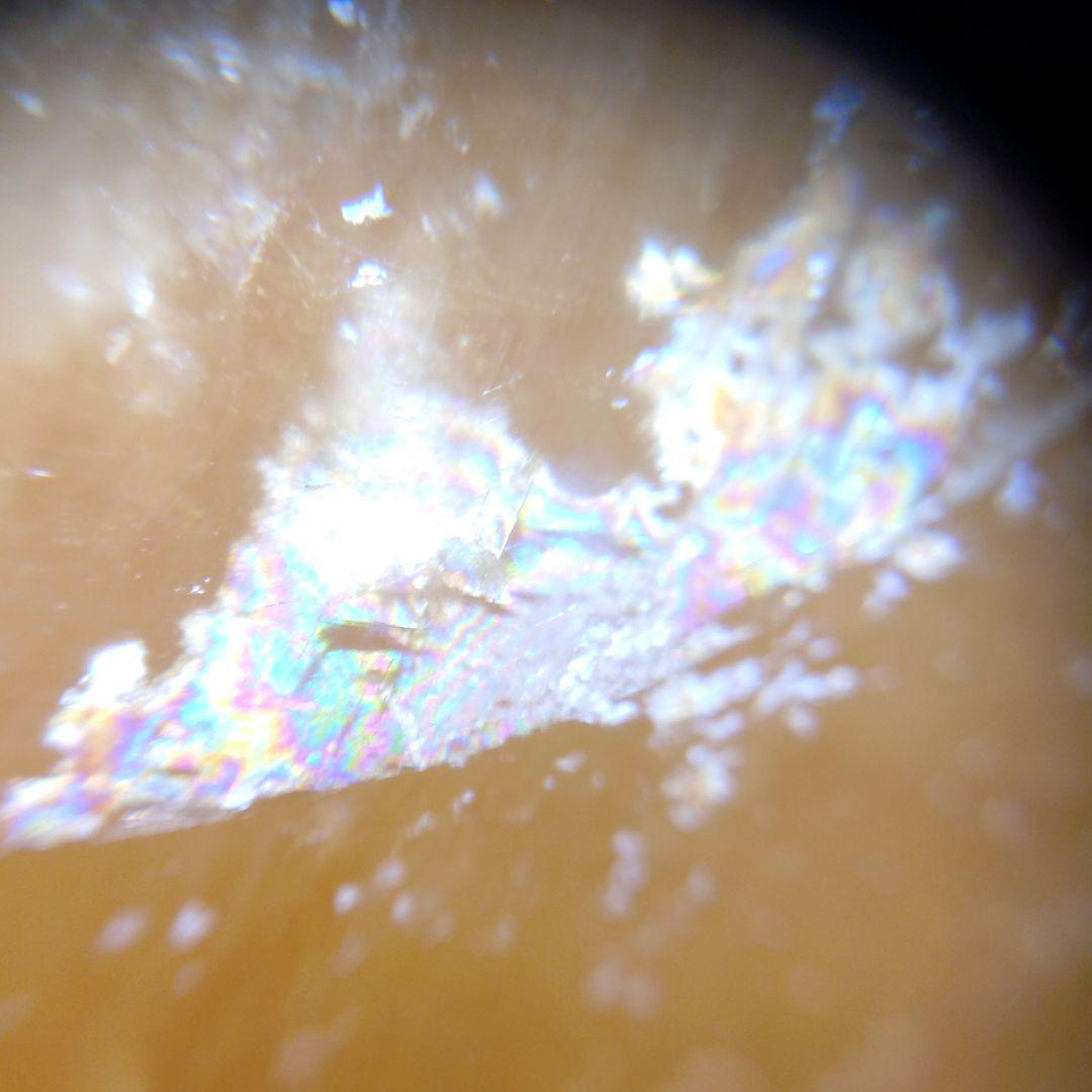 割引大特価☆虹入りハニーゴールデンカルサイト　丸玉　スフィア　３Kg　木製台座付