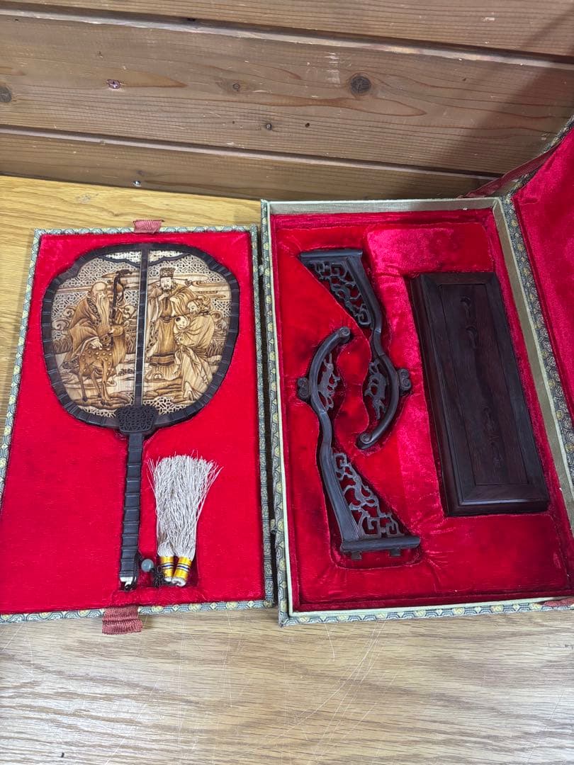 中国美術 唐木造 白檀透彫刻 翡翠 軍配型硯屏 団扇　唐物