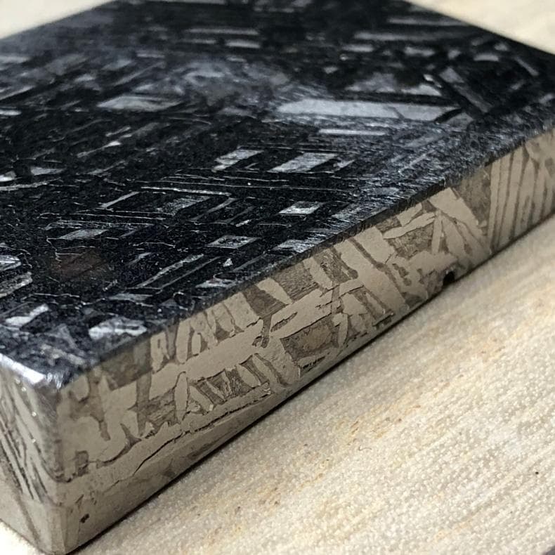 隕石 鉄隕石　アルタイ隕石　ナチュラル　原石　重さ約110ｇ