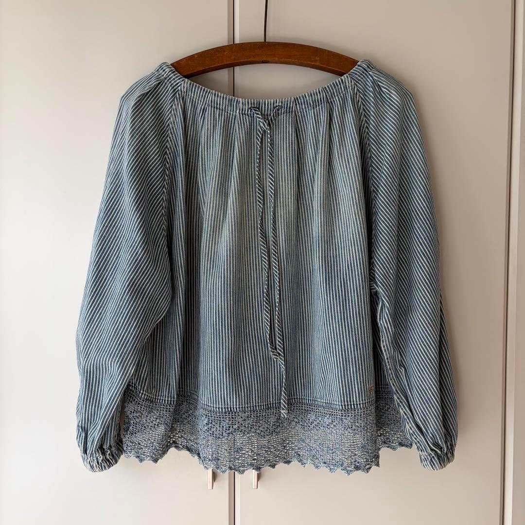 45R 45プチデニム✕レースのタックブラウス（加工）　ヒッコリー淡　52800