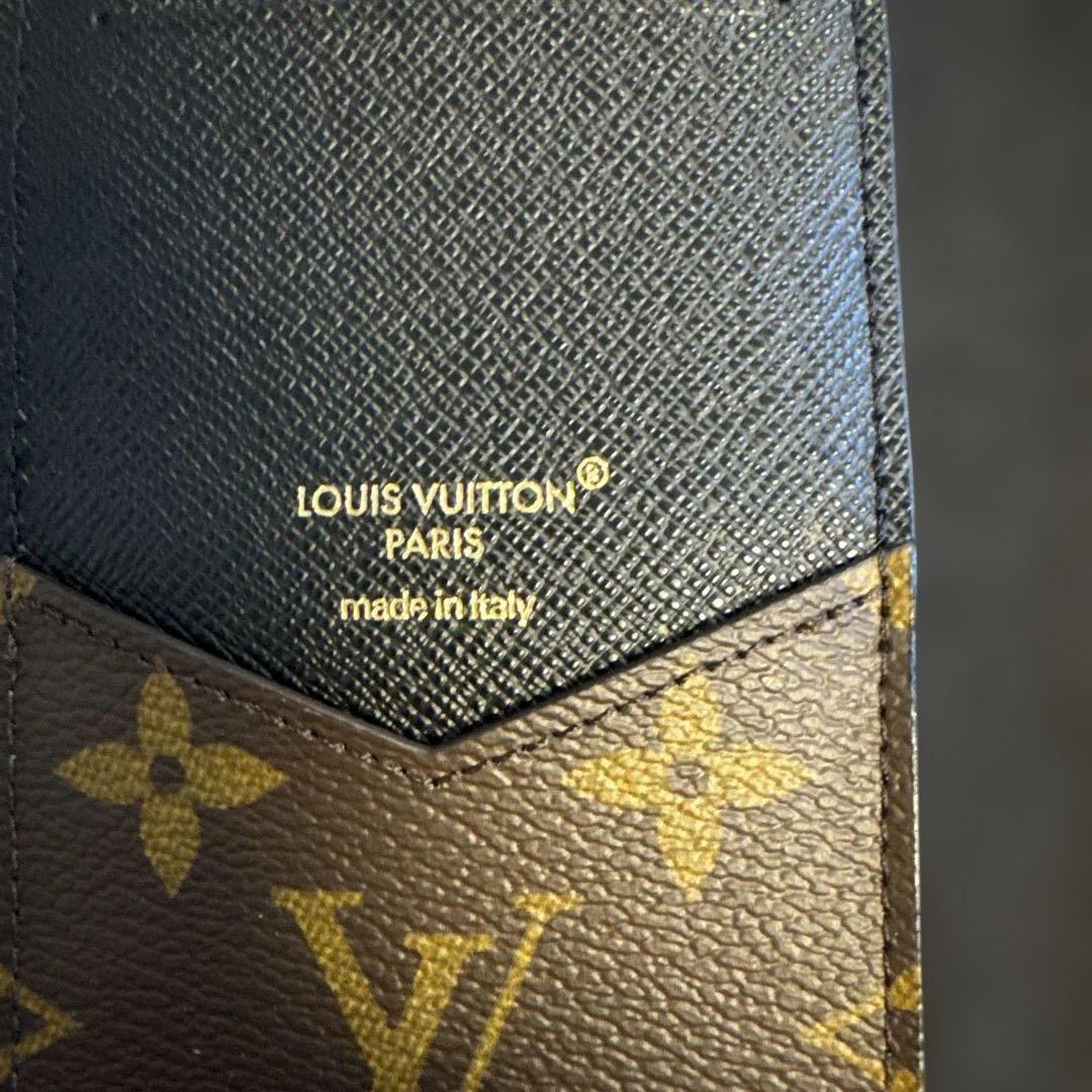 【超美品】Louis Vuitton IPHONE 15 PRO・フォリオ