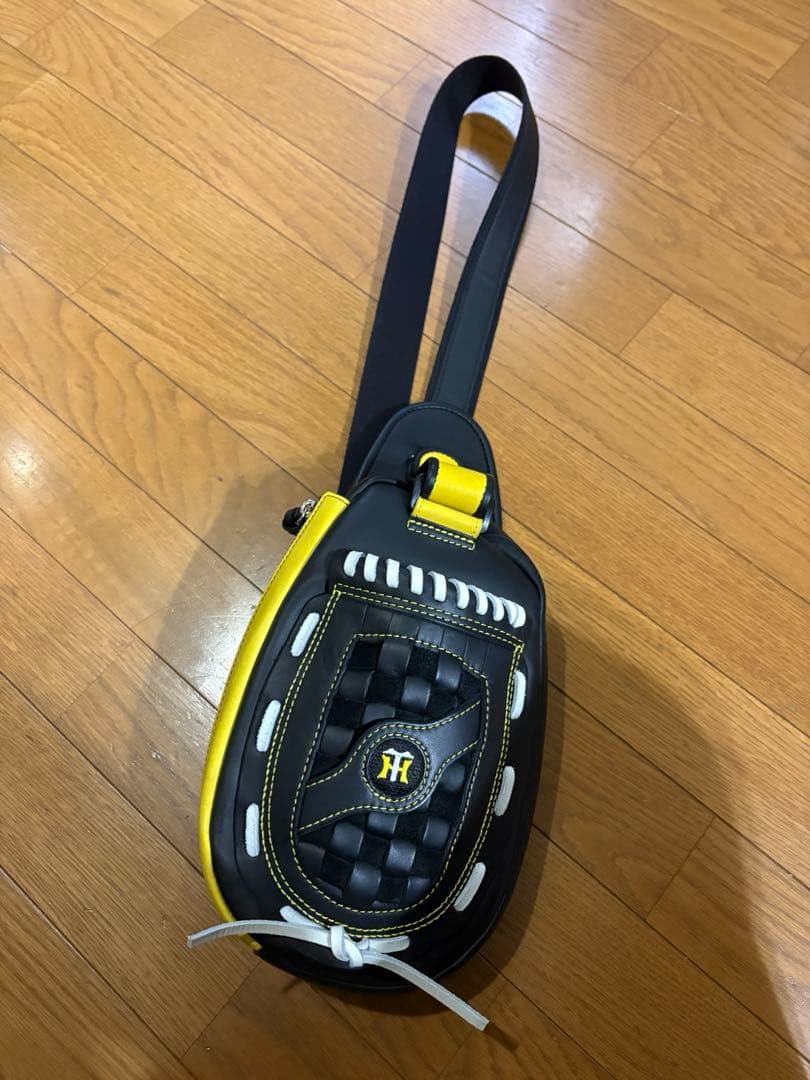 TRION 阪神タイガース　ショルダーバッグ