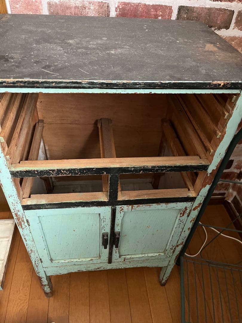 週末再お値下げ　キャビネット　医療棚　ペールグリーン　レトロ　古家具