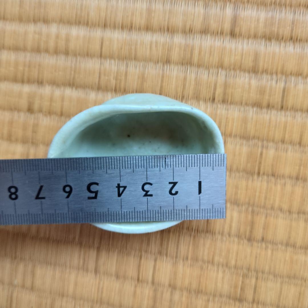 淡い色の陶器製小皿　初期伊万里　鎬文ぐい呑み　骨董品