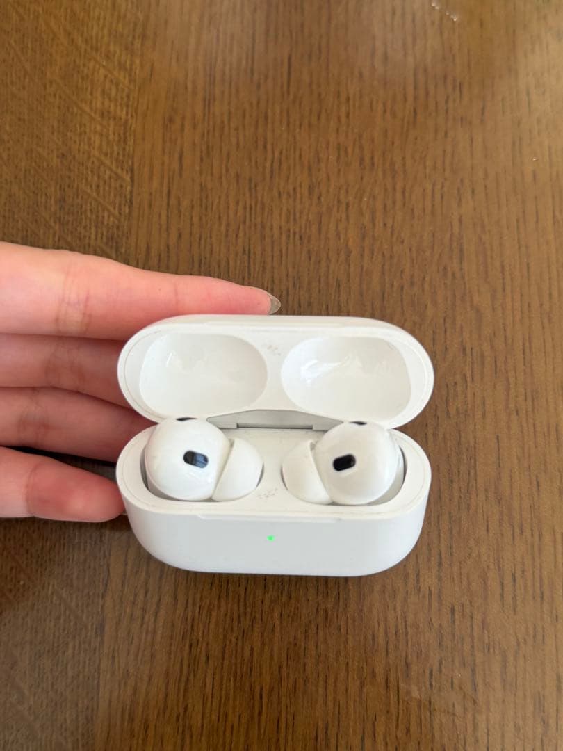 AirPods本体 ホワイト 充電ケース付き　AirPodspro2