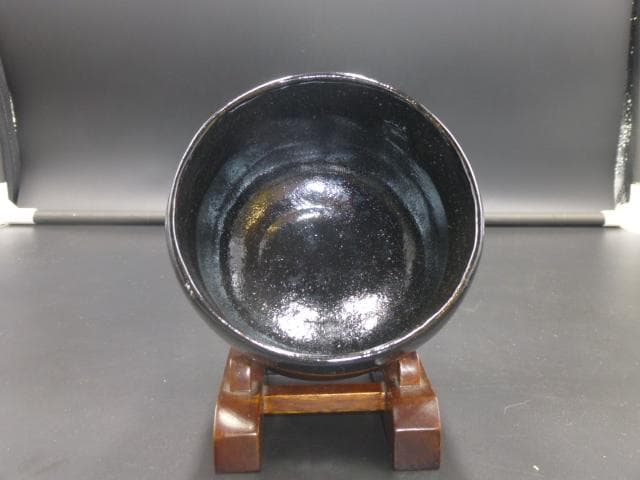 楽吉左衛門　十三代　惺入　黒茶碗／共箱共布／銘「五葉松」／表千家十二代尋牛斎極