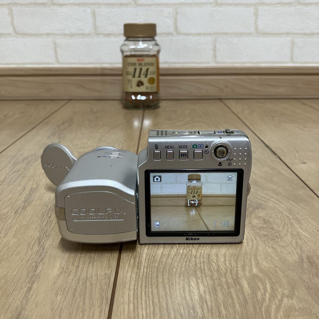 Nikon COOLPIX S10 シルバー コンデジ デジカメ　ニコン