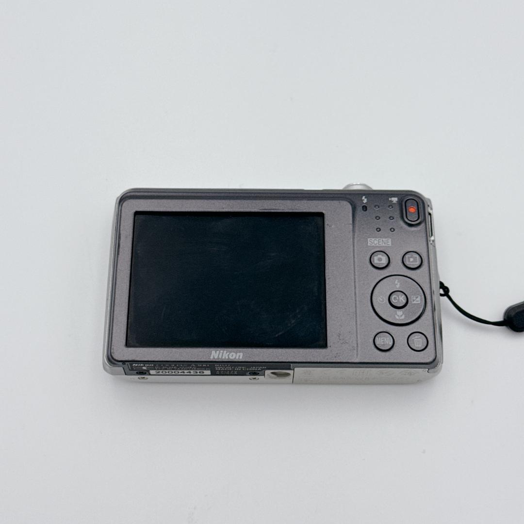 【概ね美品】Nikon COOLPIX A300 デジタルカメラ シルバー