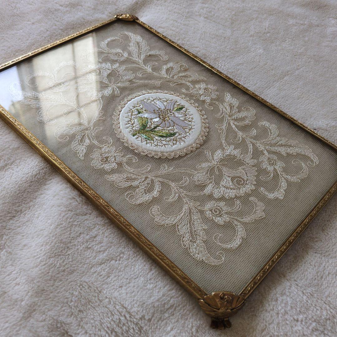 プチポワンイギリス製刺繍入りレースのドレッシングトレイ 金色フレーム