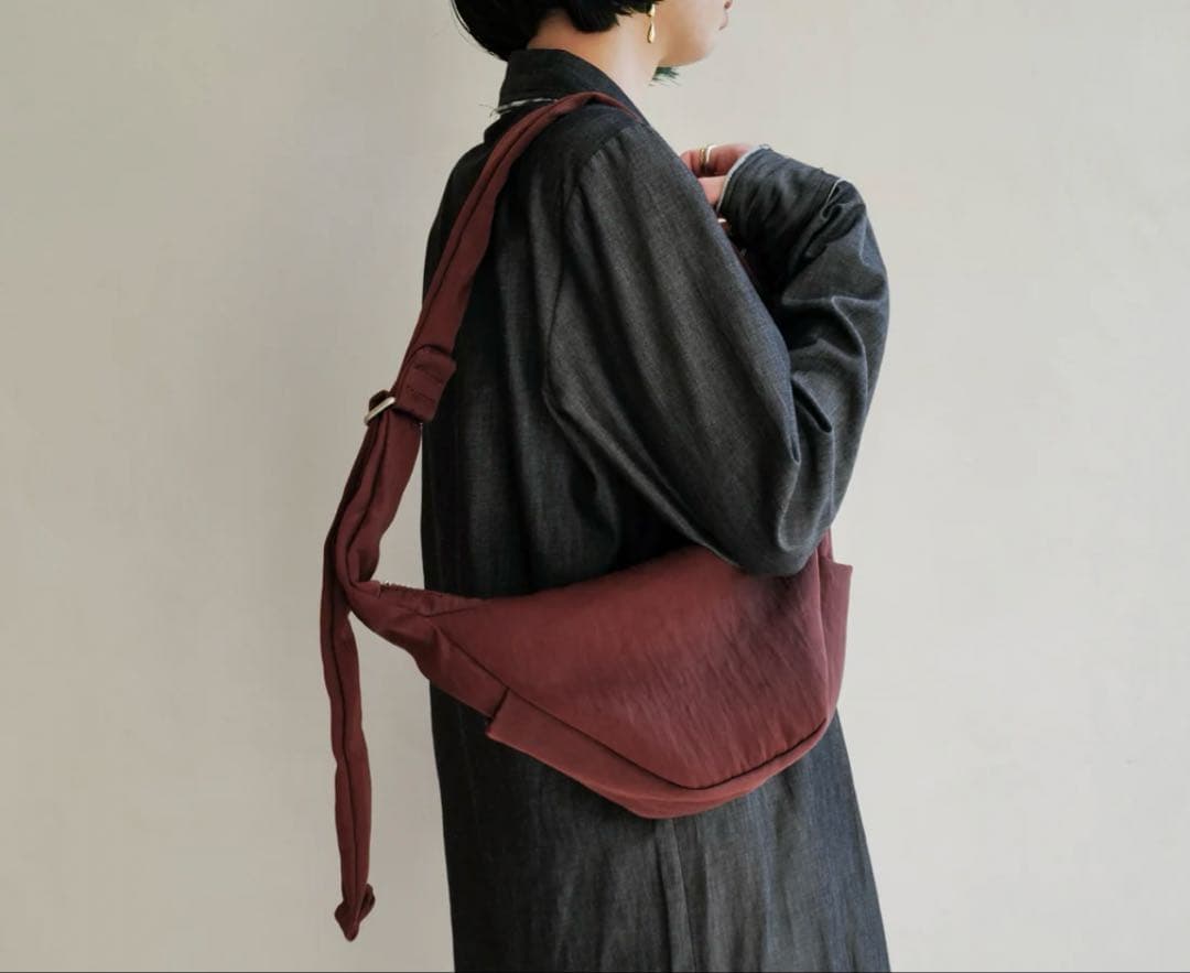 ITTI ANNIE PUFFER TOWN MOON BAG バッグ　ブラウン