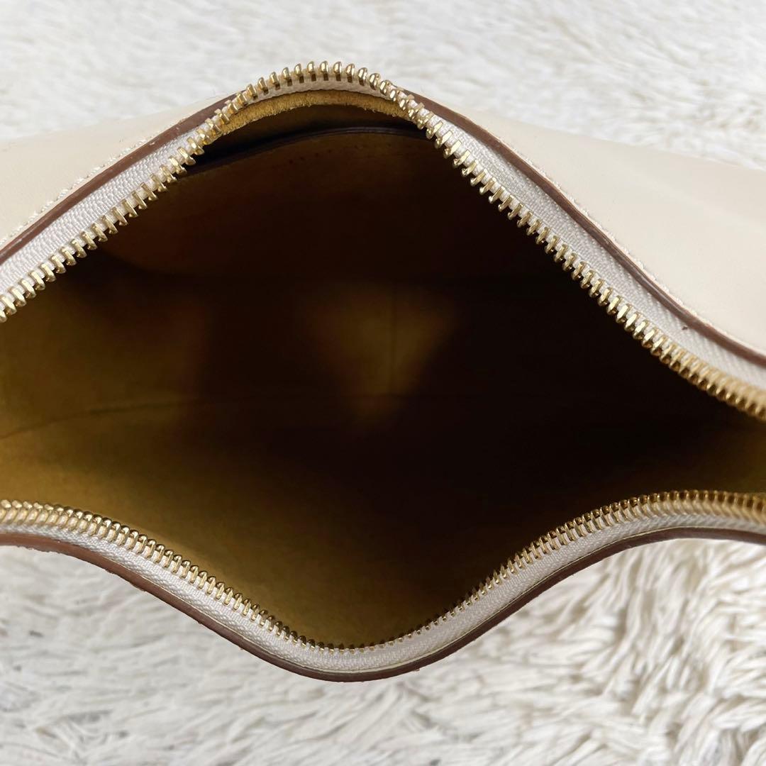 美品 ステラマッカートニー レザー トートバッグ パンチング ハーフムーン 白