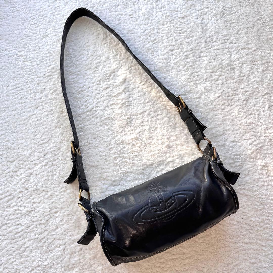 希少品 ヴィヴィアンウエストウッド ショルダーバッグ アコード筒型 オーブ型押し