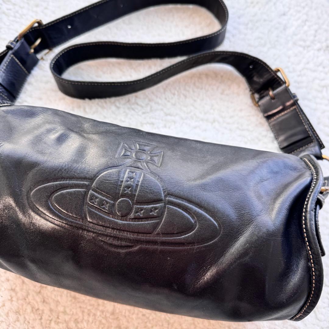 希少品 ヴィヴィアンウエストウッド ショルダーバッグ アコード筒型 オーブ型押し