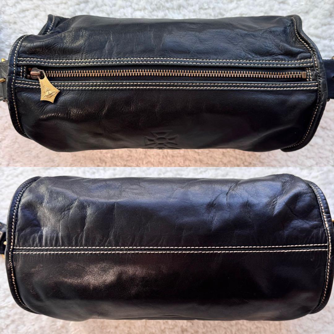 希少品 ヴィヴィアンウエストウッド ショルダーバッグ アコード筒型 オーブ型押し