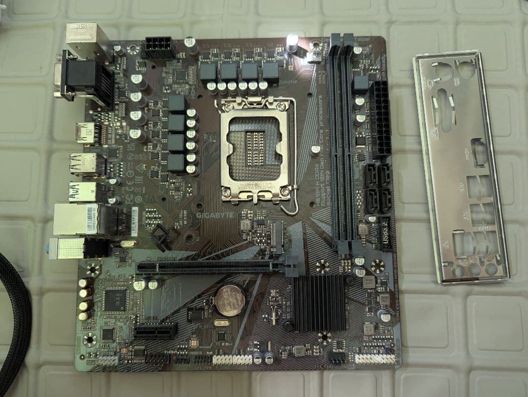 GIGABYTE LGA 1700 H610M メモリ　電源　他セット