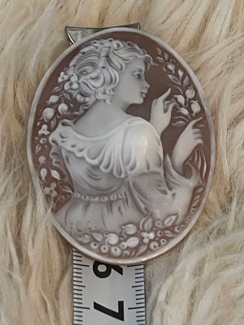 【新品】ＦＣＯ氏作　女性彫刻 高級シェルカメオルース 60ｍｍ×45ｍｍ