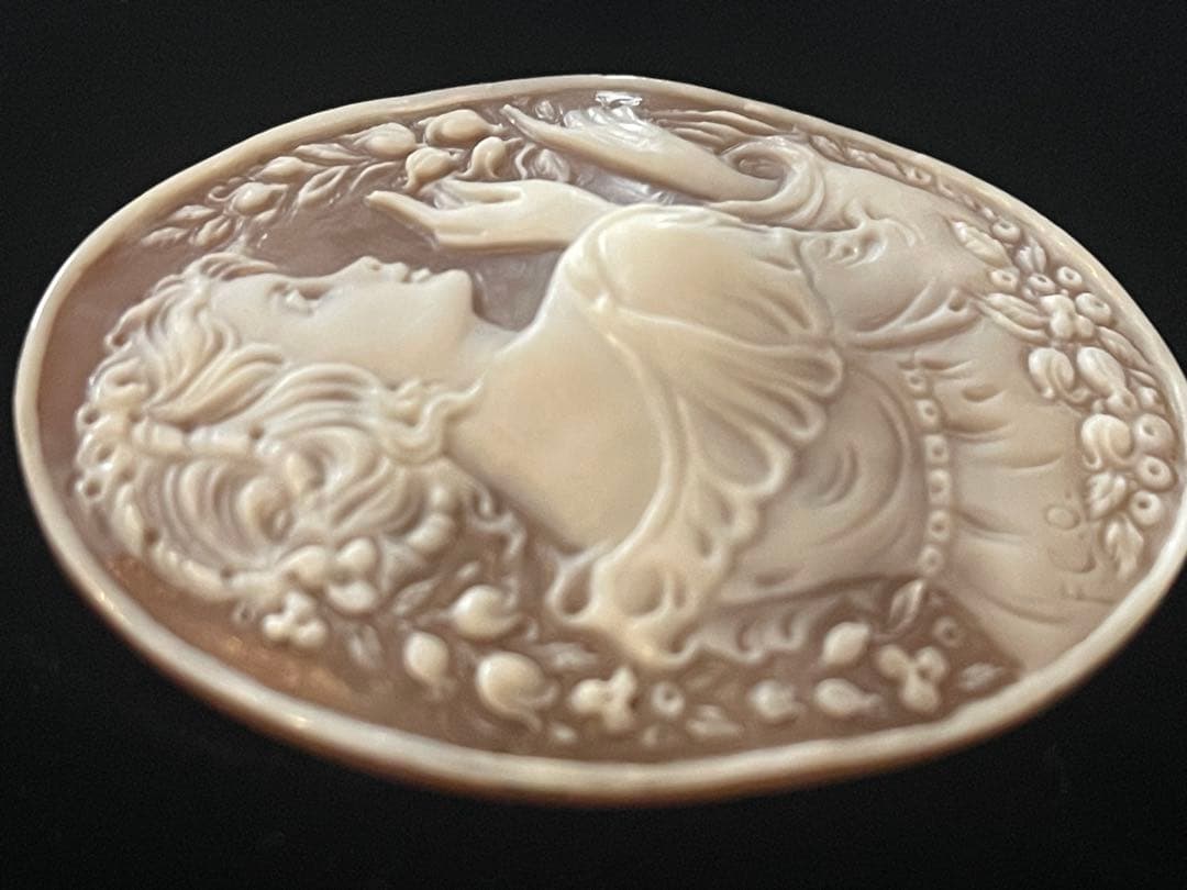 【新品】ＦＣＯ氏作　女性彫刻 高級シェルカメオルース 60ｍｍ×45ｍｍ