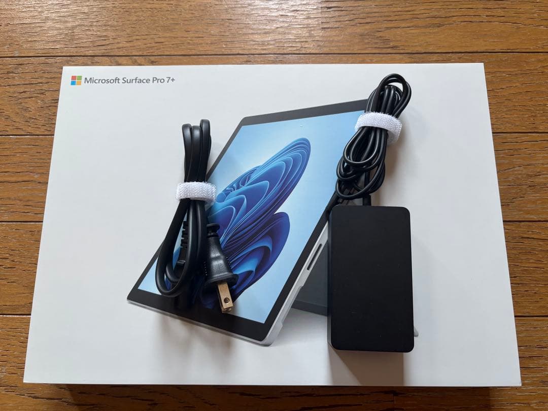 Surface Pro 7+ タイプカバー同梱 (美品)