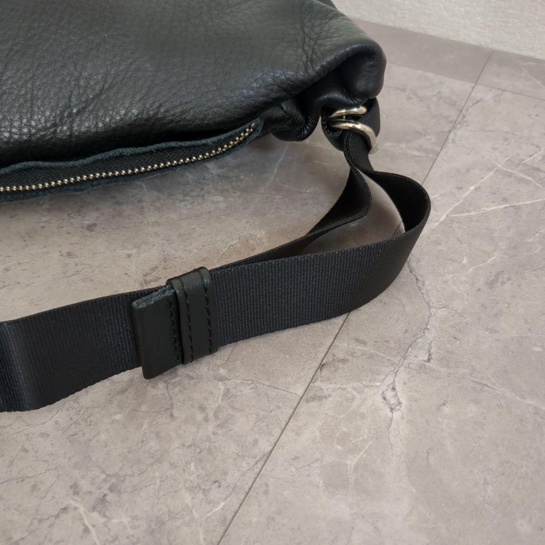 美品☆POMTATA ブラックレザー ショルダーバッグ ボディバッグ ポンタタ