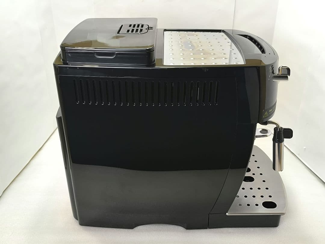 デロンギ　コンパクト全自動コーヒーマシンマグニフィカS ECAM22112B　3