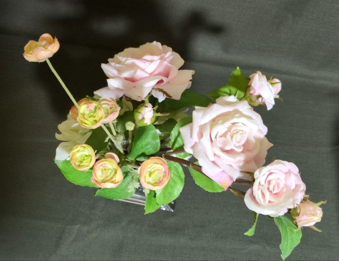 エミリオ•ロバ　プリマローズ　ピンクの薔薇他　造花　アーティフィシャルフラワー