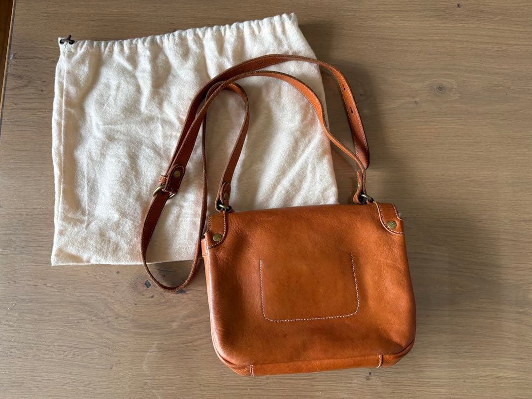 イルビゾンテ⭐︎ヌメ革ショルダーバッグ