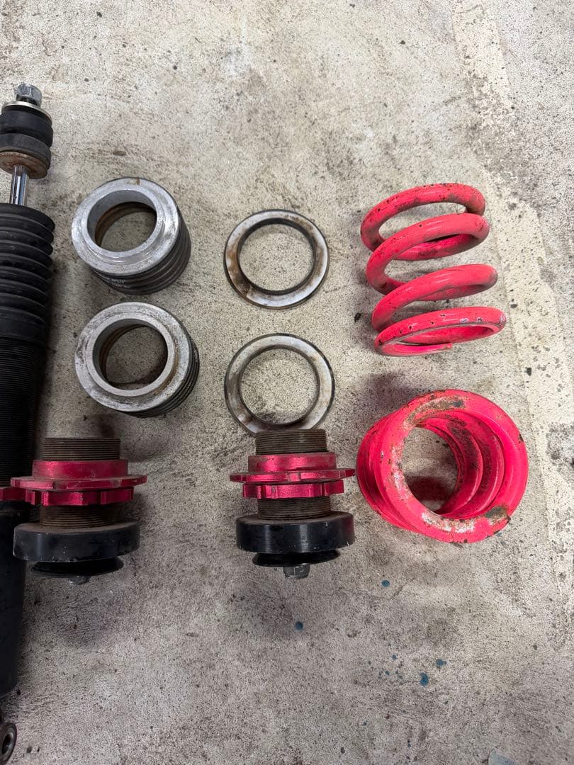 プリウスアルファの車高調　メーカー不明