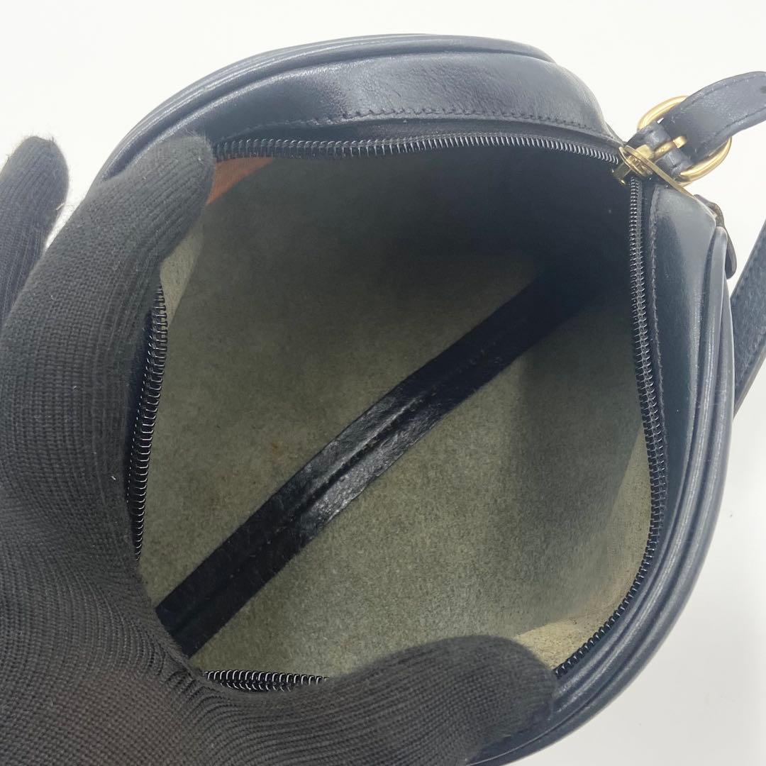 イルビゾンテ　ショルダーバッグ　クロスボディ　ハーフムーン　ダークネイビー