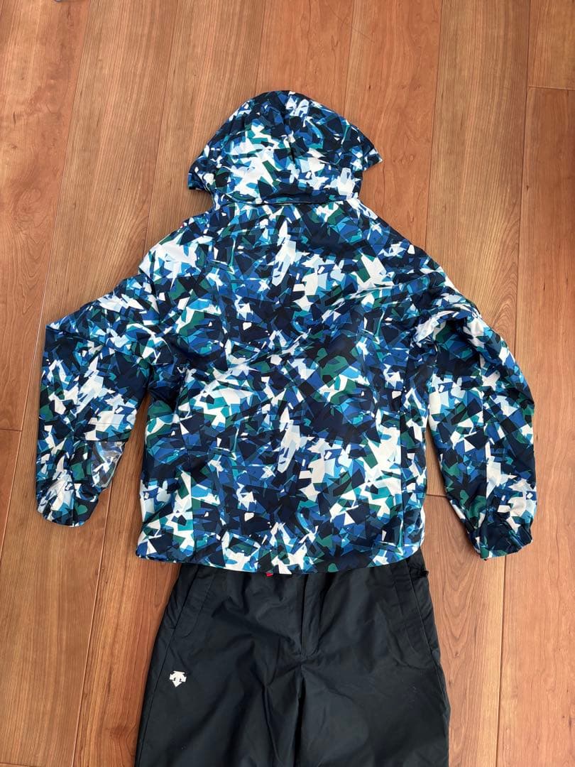 160センチスキーウェア上下　DESCENTE