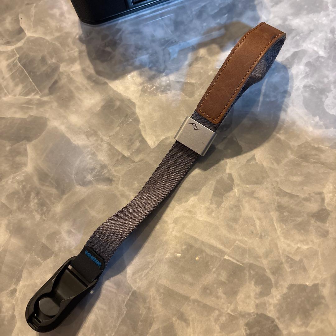 Nikon FE本体＋【おまけ】ピークデザイン バンドストラップ