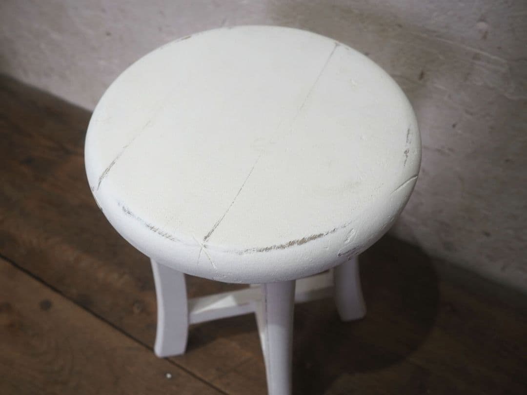1369 ヴィンテージ 白ペンキのスツール　椅子　イス　チェア　レトロ　シャビー