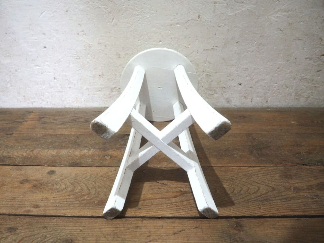 1369 ヴィンテージ 白ペンキのスツール　椅子　イス　チェア　レトロ　シャビー