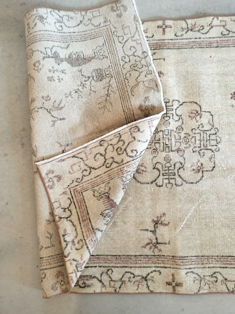 ベージュとブラウン　上品シノワズリラグ　No.717