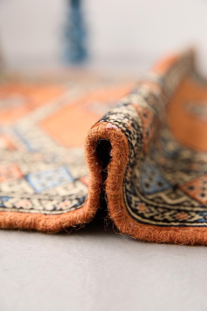 ヴィンテージラグ　トライバルラグ　パキスタン産（121×77cm）橙　茶　サンド