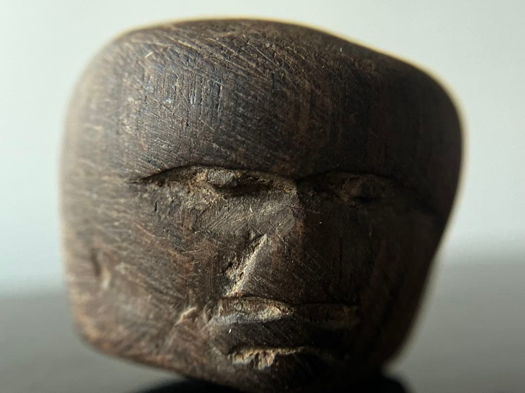 【小さい木彫古顔２つ 約2㎝ 根付け ボタン】骨董ファッションデザイン民族古着