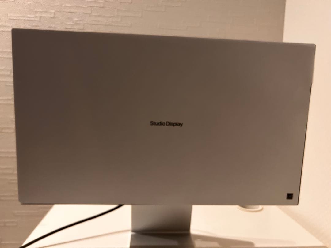 Apple Studio Display 標準ガラス傾きを調達　美品