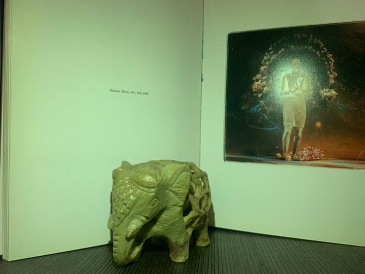 大理石。ゾウの背中の中にゾウ。さらにその中にもゾウ。計3重のゾウ　手彫り仕上げ