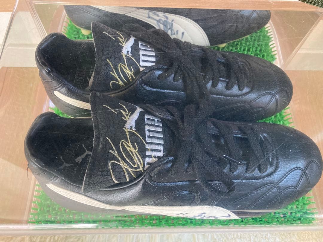 カズ（三浦和良）直筆サイン入りスパイク プーマ