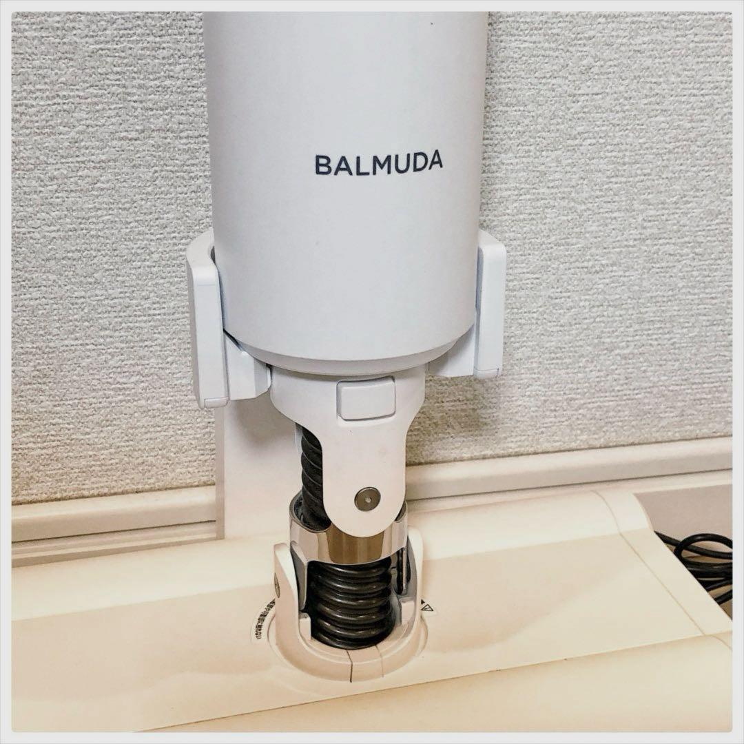 バルミューダ　コードレス掃除機　白　秀逸なデザイン おしゃれ